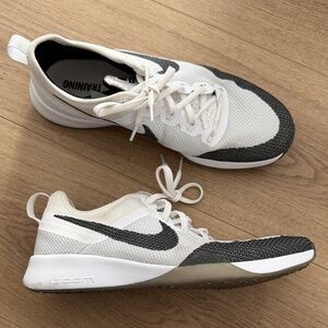 Nike Zoom White and Black Athletic Sneakers